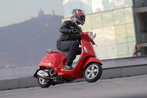 Primavera ligner en klassiske Vespa, men den kører som en moderne scooter.